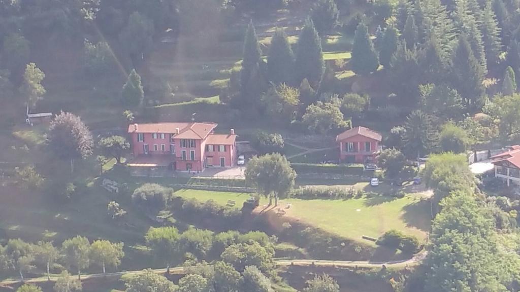 Locanda Pozzetto ลาเวโน มอมเบลโล ภายนอก รูปภาพ